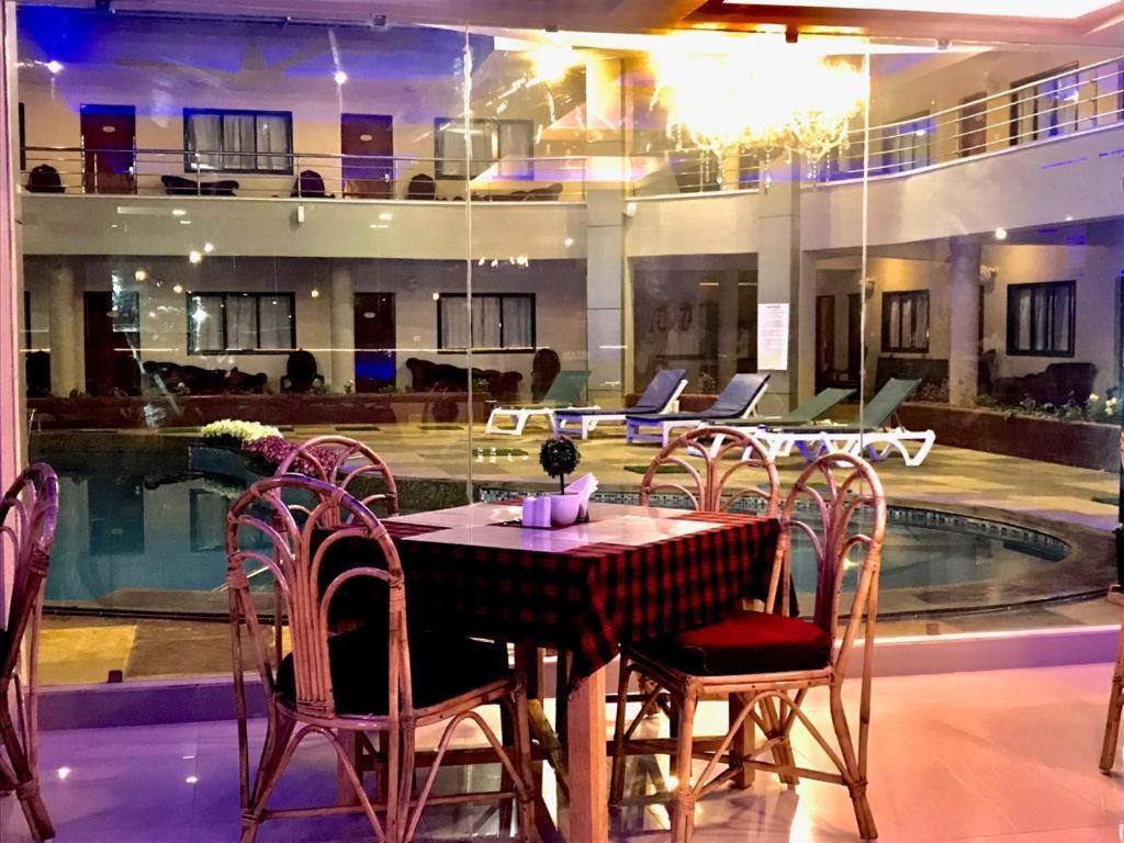 The Center Court Resort & Spa 바르카 외부 사진